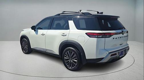 2023 Nissan Pathfinder SL FWD