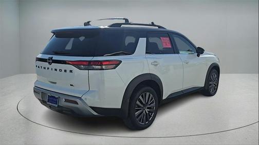 2023 Nissan Pathfinder SL FWD