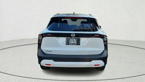 Aspen White/Super Black 2026 Nissan Kicks SV