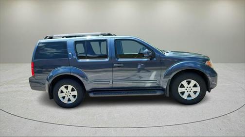 2005 Nissan Pathfinder XE