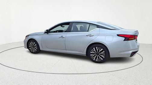 Brilliant Silver Metallic 2023 Nissan Altima 2.5 SV
