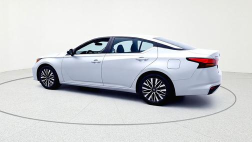 Brilliant Silver Metallic 2024 Nissan Altima 2.5 SV
