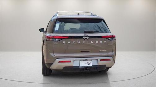 2025 Nissan Pathfinder Platinum FWD