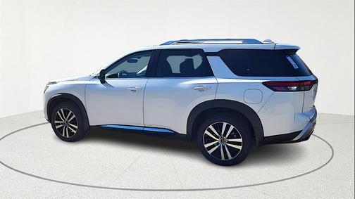 2025 Nissan Pathfinder Platinum FWD