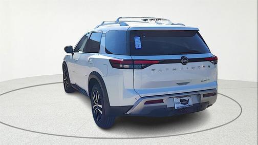 2025 Nissan Pathfinder Platinum FWD