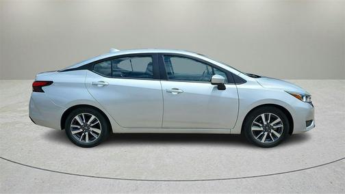 2023 Nissan Versa 1.6 SV