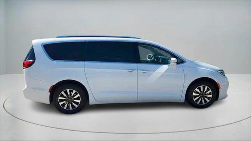 2021 Chrysler Pacifica Hybrid Touring L