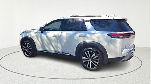 2024 Nissan Pathfinder Platinum FWD