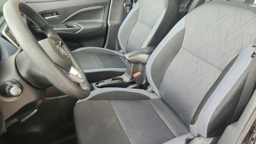 Super Black Metallic 2025 Nissan Versa 1.6 SV