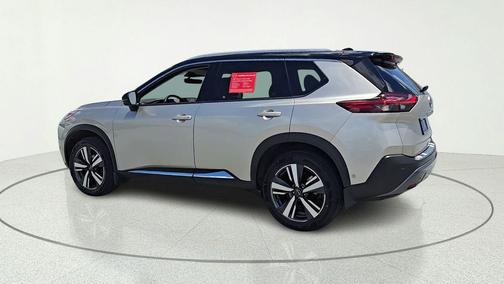 Champagne Silver Metallic/Super Black 2023 Nissan Rogue SL