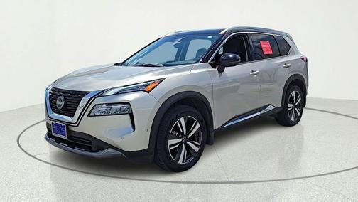 Champagne Silver Metallic/Super Black 2023 Nissan Rogue SL