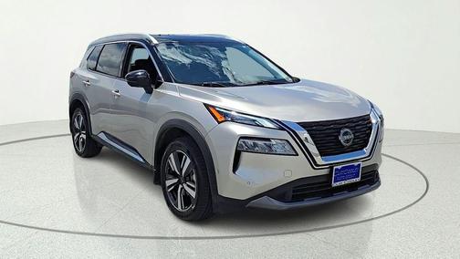 Champagne Silver Metallic/Super Black 2023 Nissan Rogue SL