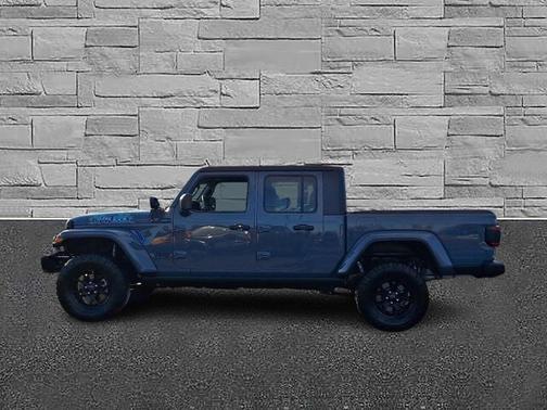 2024 Jeep Gladiator SPORT
