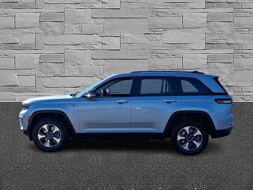 2022 Jeep Grand Cherokee BASE