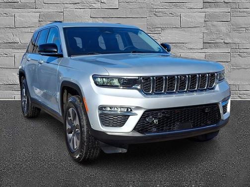 2022 Jeep Grand Cherokee BASE