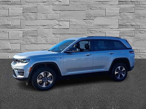 2022 Jeep Grand Cherokee BASE