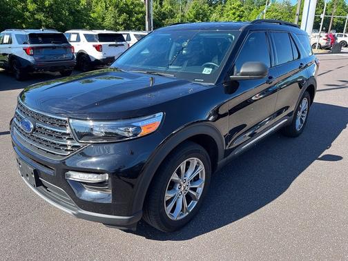 AGATE BLACK METALLIC 2024 Ford Explorer XLT