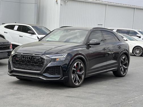Mythos Black Metallic 2024 Audi RS Q8 4.0T