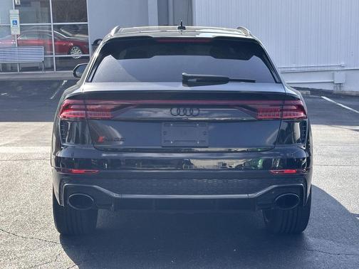 Mythos Black Metallic 2024 Audi RS Q8 4.0T