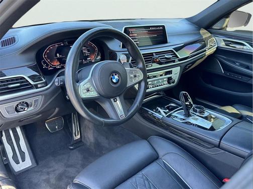 2022 BMW 750 i xDrive
