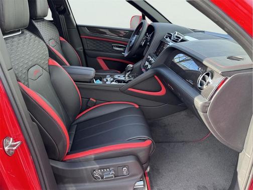 ST JAMES RED PE 2026 Bentley Bentayga