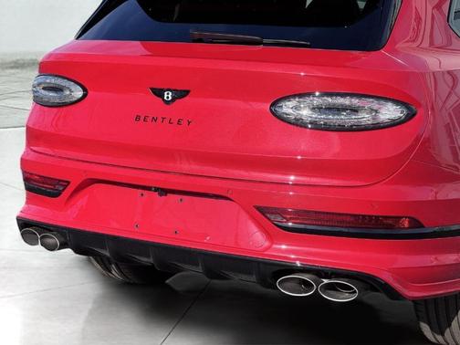 ST JAMES RED PE 2026 Bentley Bentayga