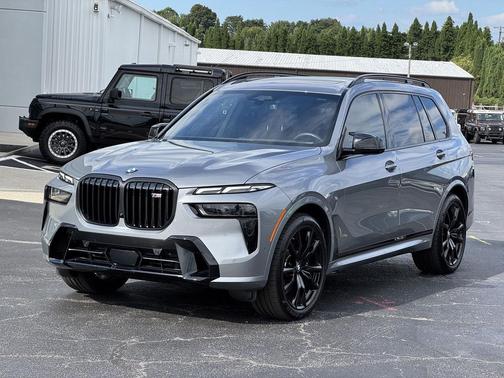 2025 BMW X7 M60i
