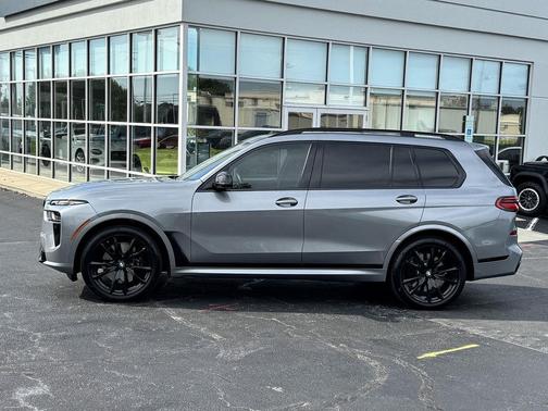 2025 BMW X7 M60i