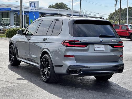 2025 BMW X7 M60i