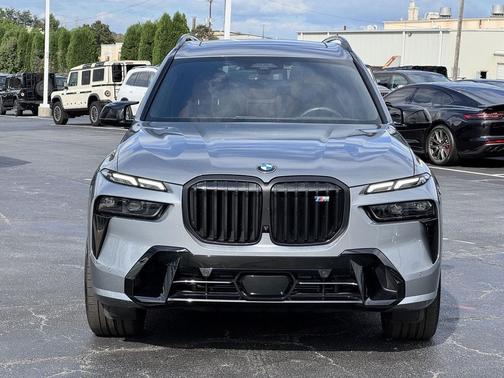 2025 BMW X7 M60i