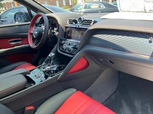 2024 Bentley Bentayga V8