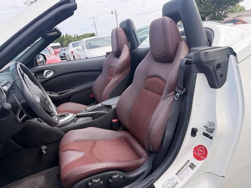 Pearl White 2016 Nissan 370Z Touring Sport