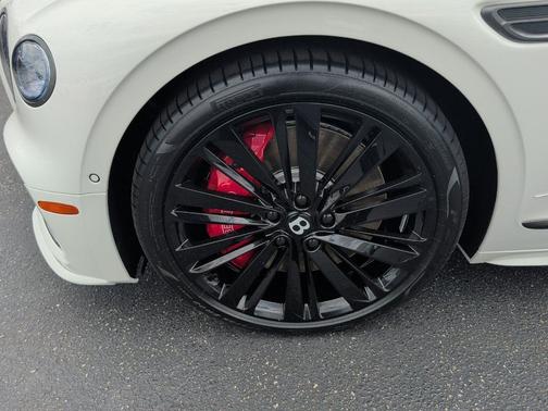 GLACIER WHITE 2026 Bentley Flying Spur