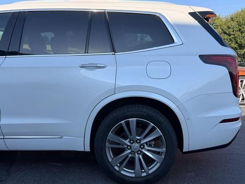 Crystal White Tricoat 2023 Cadillac XT6 Premium Luxury FWD
