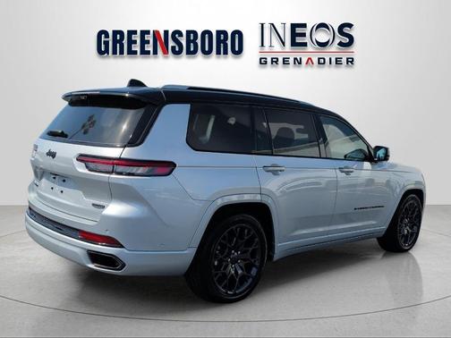 Diamond Black Crystal Pearlcoat 2023 Jeep Grand Cherokee L Summit Reserve