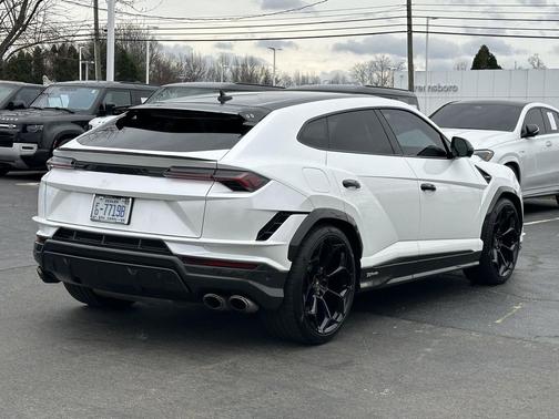 2023 Lamborghini Urus Performante
