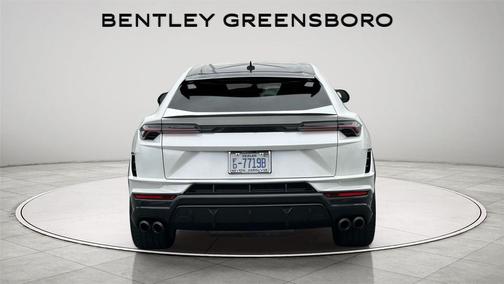 2023 Lamborghini Urus Performante