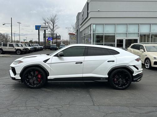 2023 Lamborghini Urus Performante