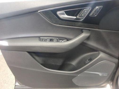 Graphite Gray Metallic 2017 Audi Q7 3.0T Premium