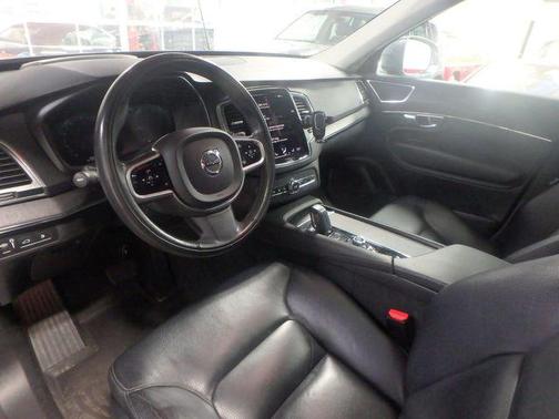 2020 Volvo XC90 Hybrid T8 Momentum 7 Passenger