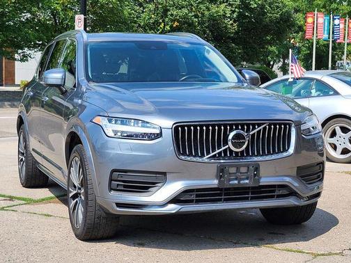 Gray 2020 Volvo XC90 Hybrid T8 Momentum 7 Passenger