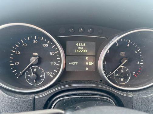 Arctic White 2009 Mercedes-Benz M-Class 4MATIC