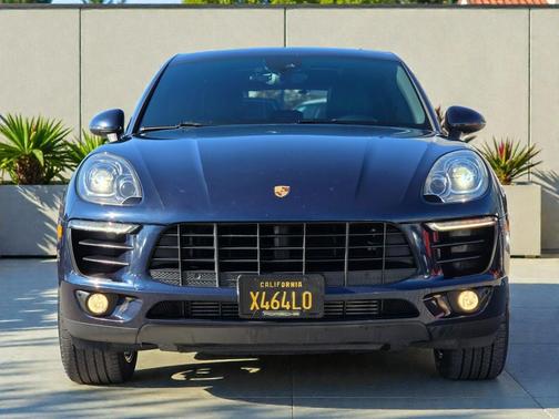 2018 Porsche Macan Base (PDK)