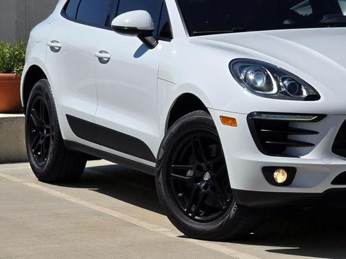 2018 Porsche Macan Base (PDK)