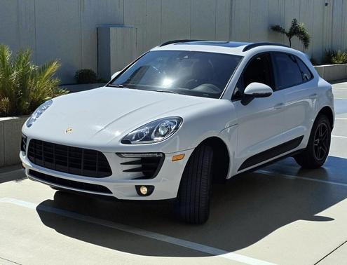 2018 Porsche Macan Base (PDK)