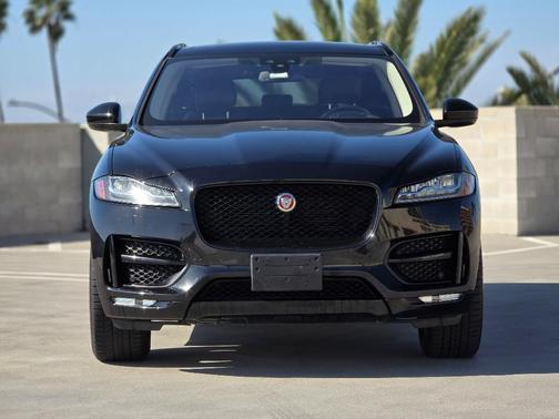 2017 Jaguar F-PACE 35t R-Sport
