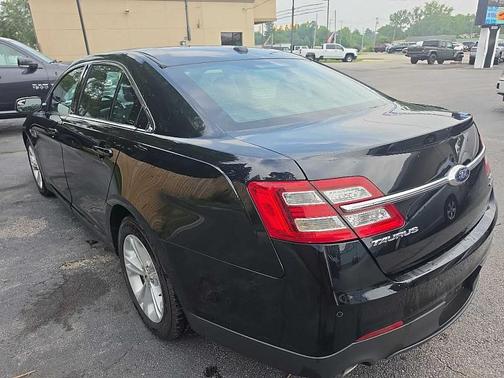Black 2018 Ford Taurus SEL