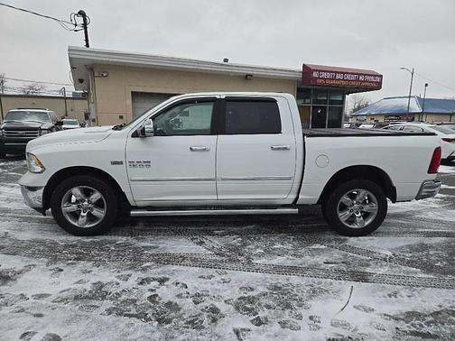 2016 RAM 1500 SLT