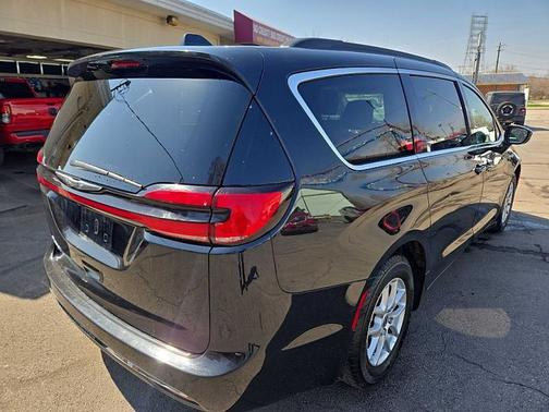 2022 Chrysler Pacifica Touring-L