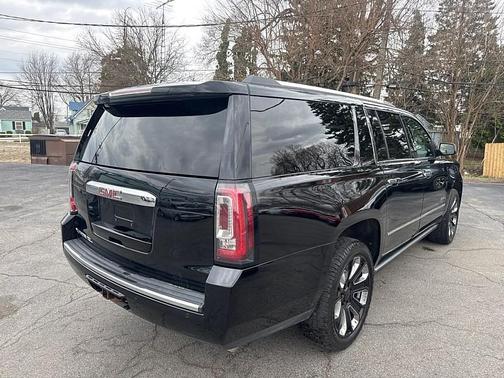 Black 2019 GMC Yukon XL Denali